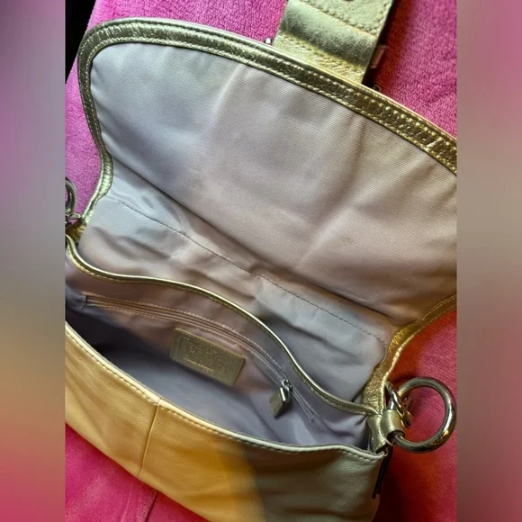 Coach Soho Y2K White Soho line Leather Buckle Flap Bag W oversized Coach Tag EUC - Picture 8 of 13